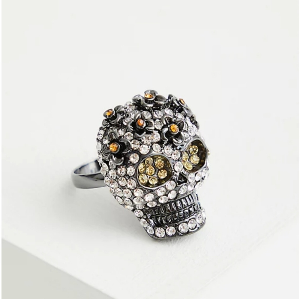 Skull ring